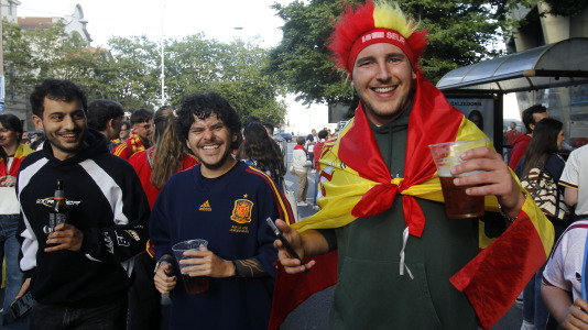 Gran ambiente en la previa del España-Irak en Riazor