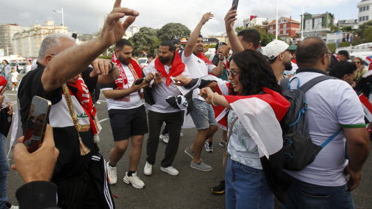 Gran ambiente en la previa del España-Irak en Riazor
