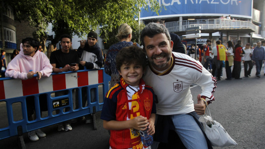 Gran ambiente en la previa del España-Irak en Riazor