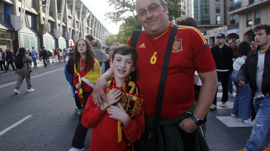 Gran ambiente en la previa del España-Irak en Riazor