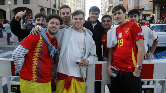 Gran ambiente en la previa del España-Irak en Riazor