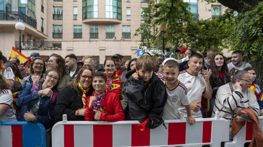 Gran ambiente en el recibimiento al combinado nacional en Riazor