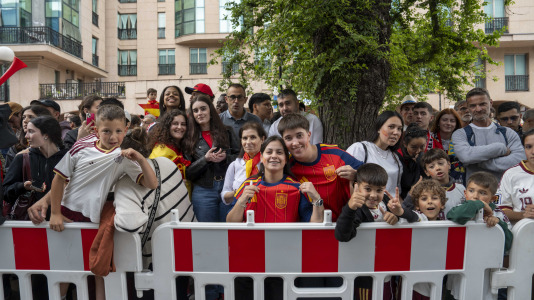Gran ambiente en el recibimiento al combinado nacional en Riazor