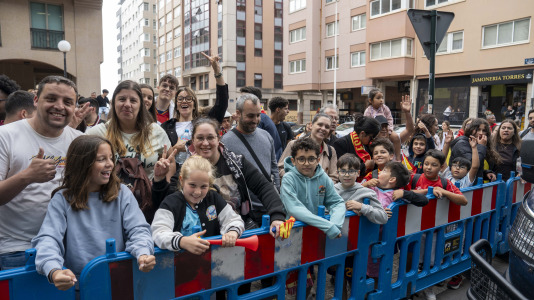 Gran ambiente en el recibimiento al combinado nacional en Riazor