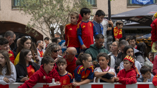 Gran ambiente en el recibimiento al combinado nacional en Riazor