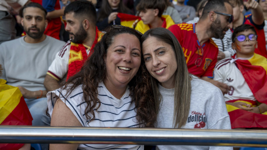Gran ambiente en el recibimiento al combinado nacional en Riazor