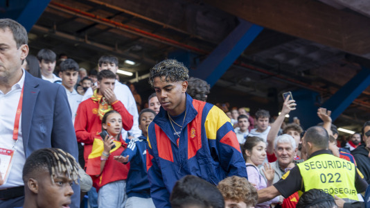 Gran ambiente en el recibimiento al combinado nacional en Riazor