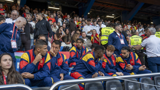 Gran ambiente en el recibimiento al combinado nacional en Riazor