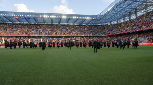 Gran ambiente en el recibimiento al combinado nacional en Riazor
