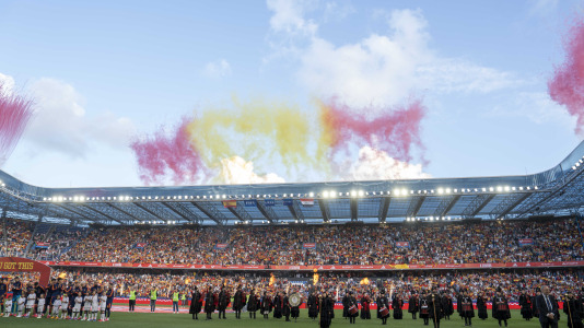 Gran ambiente en el recibimiento al combinado nacional en Riazor