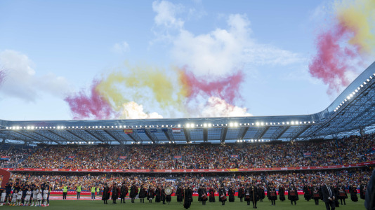Gran ambiente en el recibimiento al combinado nacional en Riazor