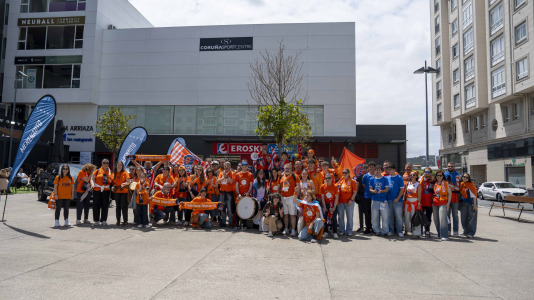 Miles de aficionados se dieron cita para recibir al Básquet Coruña y dejarse las gargantas en busca del ascenso a ACB