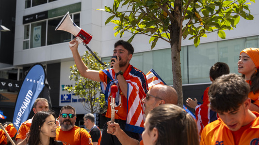 Miles de aficionados se dieron cita para recibir al Básquet Coruña y dejarse las gargantas en busca del ascenso a ACB