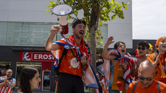 Miles de aficionados se dieron cita para recibir al Básquet Coruña y dejarse las gargantas en busca del ascenso a ACB