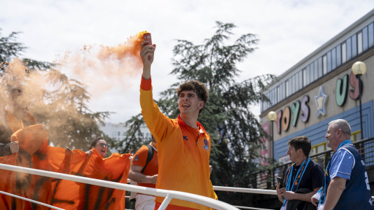 Miles de aficionados se dieron cita para recibir al Básquet Coruña y dejarse las gargantas en busca del ascenso a ACB