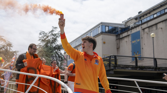 Miles de aficionados se dieron cita para recibir al Básquet Coruña y dejarse las gargantas en busca del ascenso a ACB