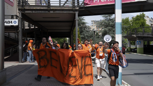 Miles de aficionados se dieron cita para recibir al Básquet Coruña y dejarse las gargantas en busca del ascenso a ACB