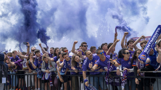 Miles de aficionados se dieron cita para recibir al Básquet Coruña y dejarse las gargantas en busca del ascenso a ACB