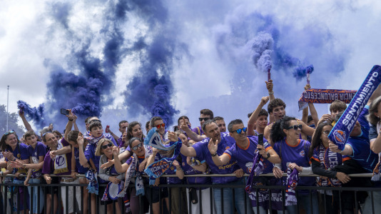 Miles de aficionados se dieron cita para recibir al Básquet Coruña y dejarse las gargantas en busca del ascenso a ACB
