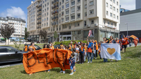 La afición naranja respaldó al equipo ya a la llegada al Coliseum