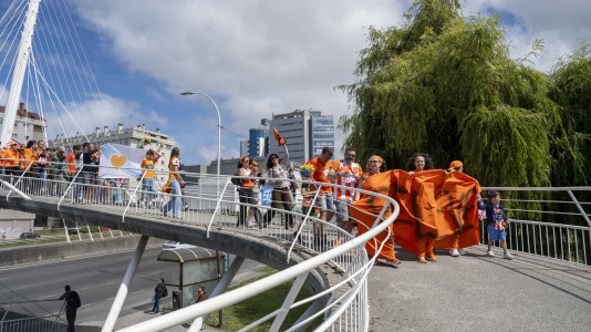 La afición naranja respaldó al equipo ya a la llegada al Coliseum