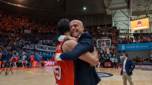 La plantilla naranja disfrutó del ascenso por todo lo alto
