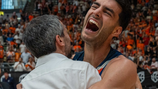La plantilla naranja disfrutó del ascenso por todo lo alto