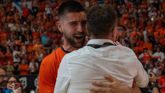La plantilla naranja disfrutó del ascenso por todo lo alto