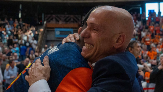 La plantilla naranja disfrutó del ascenso por todo lo alto