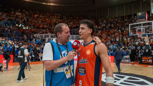 La plantilla naranja disfrutó del ascenso por todo lo alto