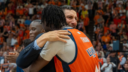 La plantilla naranja disfrutó del ascenso por todo lo alto