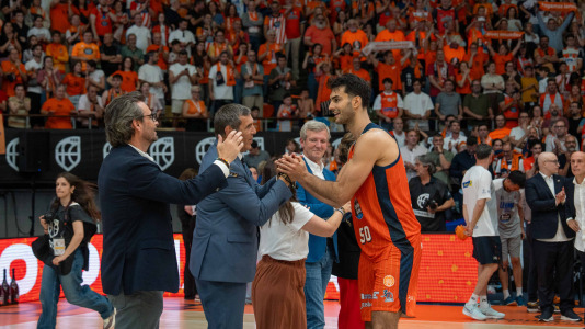 La plantilla naranja disfrutó del ascenso por todo lo alto