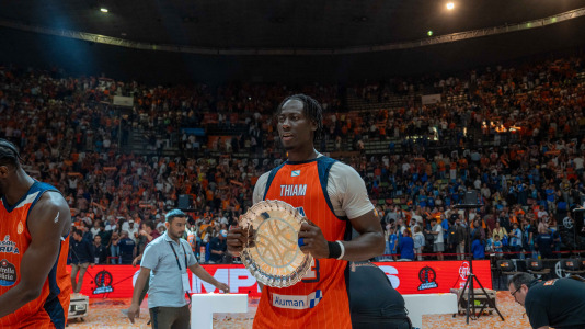 La plantilla naranja disfrutó del ascenso por todo lo alto