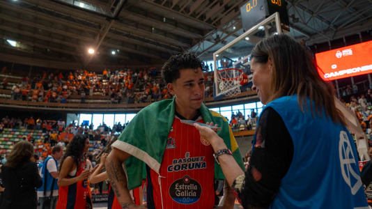 La plantilla naranja disfrutó del ascenso por todo lo alto