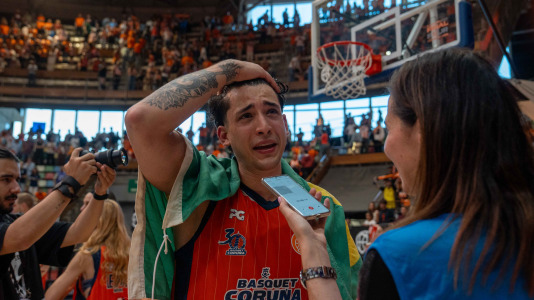 La plantilla naranja disfrutó del ascenso por todo lo alto