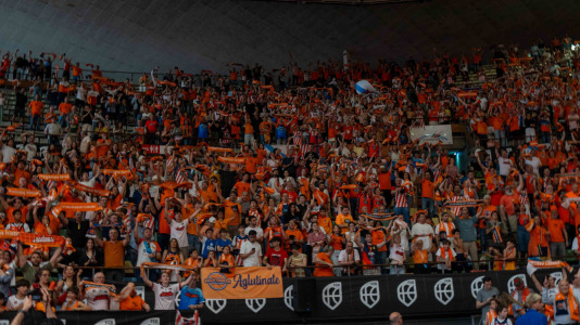 La plantilla naranja disfrutó del ascenso por todo lo alto