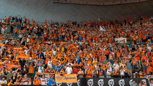 La plantilla naranja disfrutó del ascenso por todo lo alto