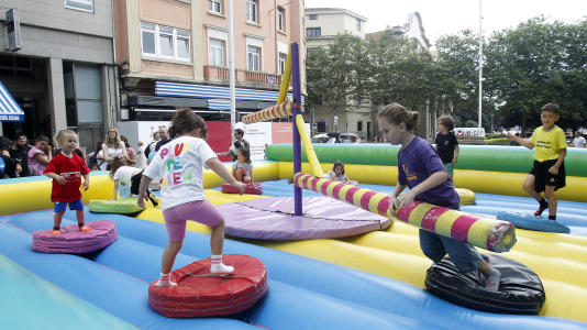 El entorno del estadio de Riazor y las playas acogieron una amplia variedad de actividades