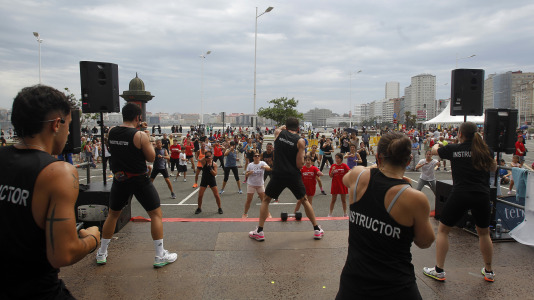 El entorno del estadio de Riazor y las playas acogieron una amplia variedad de actividades