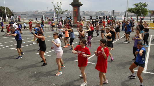 El entorno del estadio de Riazor y las playas acogieron una amplia variedad de actividades