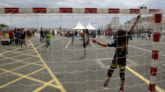 El entorno del estadio de Riazor y las playas acogieron una amplia variedad de actividades