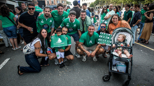 Fiesta completa en el Palacio, con gran ambiente en la previa y celebración en las gradas