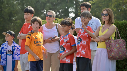 Cientos de seguidores animaron al equipo blanquiazul en A Magdalena