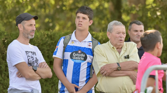 Cientos de seguidores animaron al equipo blanquiazul en A Magdalena