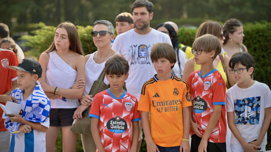 Cientos de seguidores animaron al equipo blanquiazul en A Magdalena