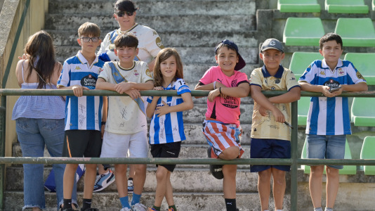 Cientos de seguidores animaron al equipo blanquiazul en A Magdalena