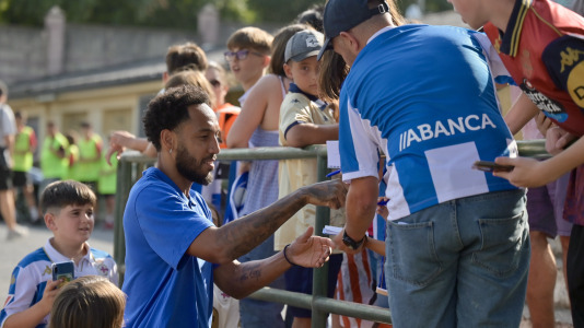 Cientos de seguidores animaron al equipo blanquiazul en A Magdalena