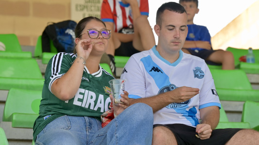 Cientos de seguidores animaron al equipo blanquiazul en A Magdalena