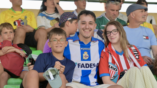Cientos de seguidores animaron al equipo blanquiazul en A Magdalena