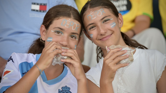 Cientos de seguidores animaron al equipo blanquiazul en A Magdalena